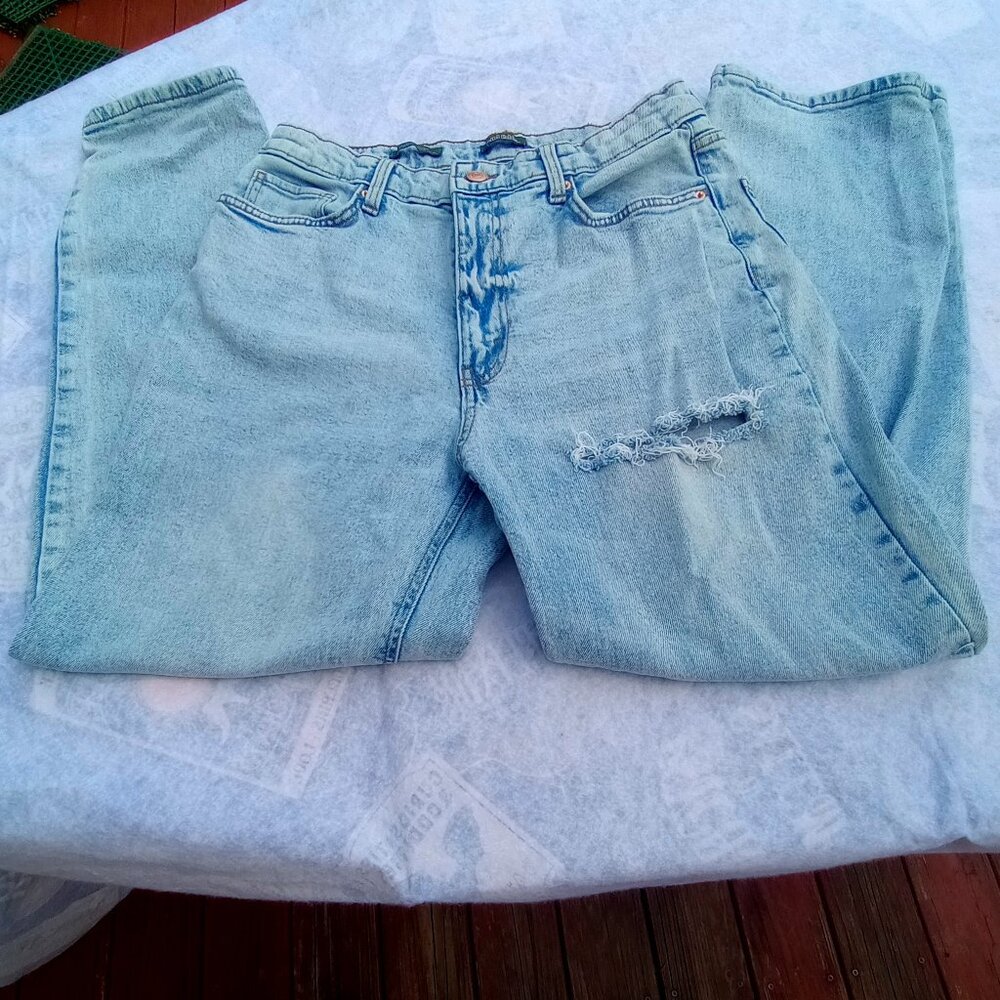 Wild Fable High-Rise Distressed Mom Jeans Size 10 Light Wash Vintage Vibe
